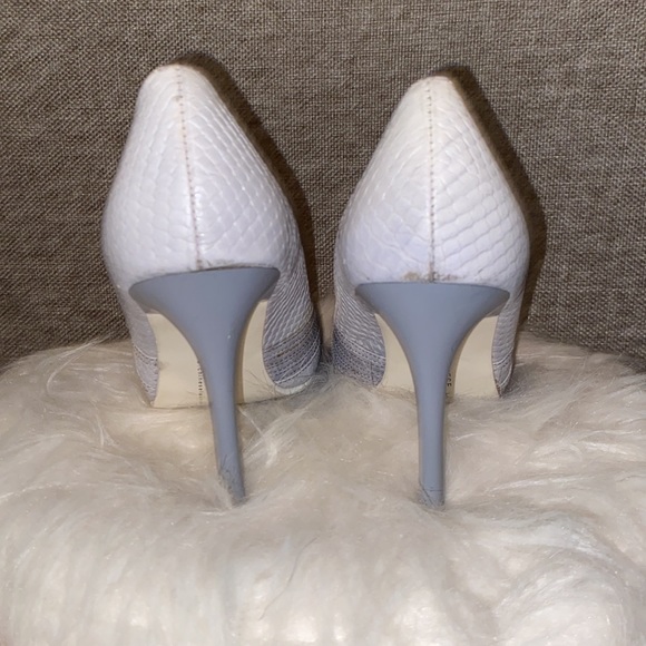 Gorgeous Chinese Laundry gray snake pointy toe heels - Picture 2 of 7